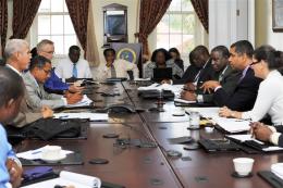 Gov. John deJongh Jr. meets with Legislature Thursday.